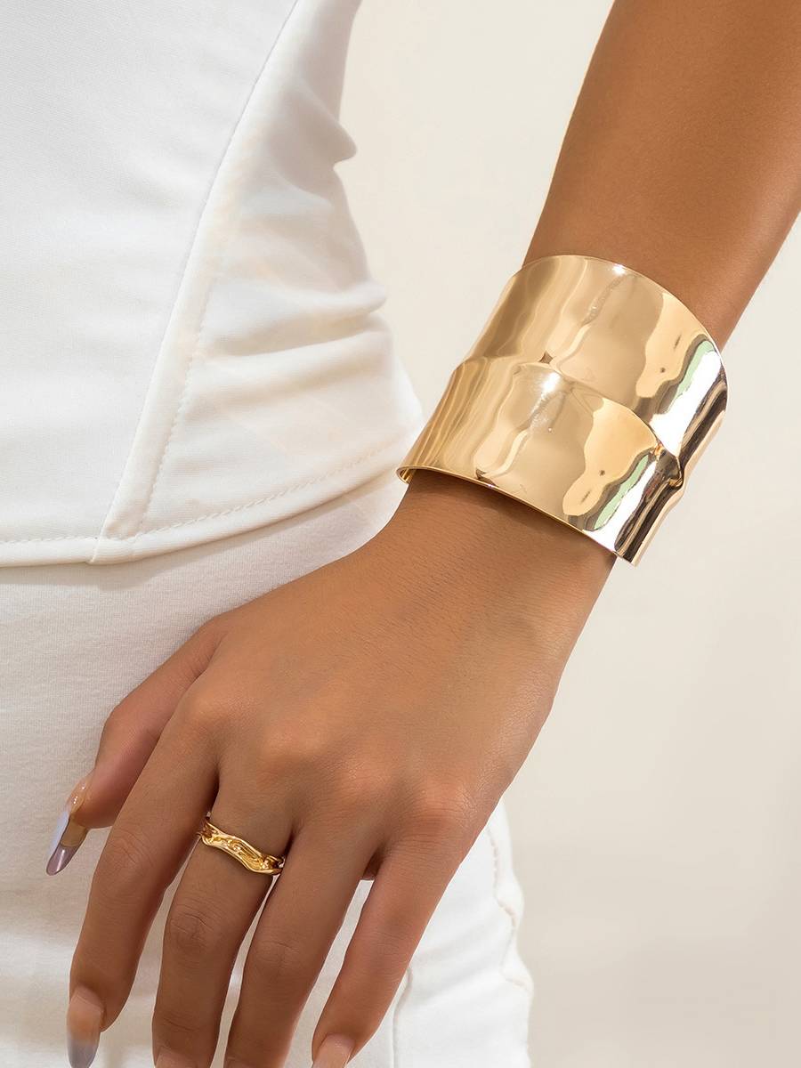Neraya | Sculptural Bracelet