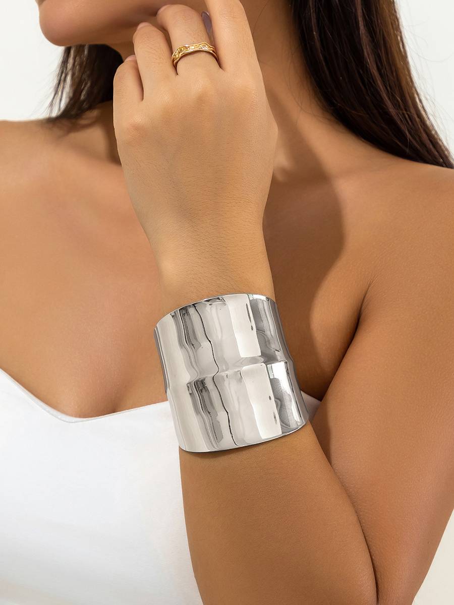 Neraya | Sculptural Bracelet