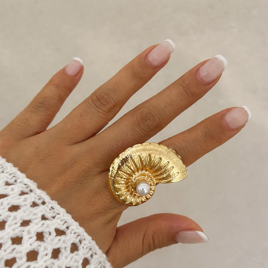 Thalassa | Sculpted Shell Ring with Pearl